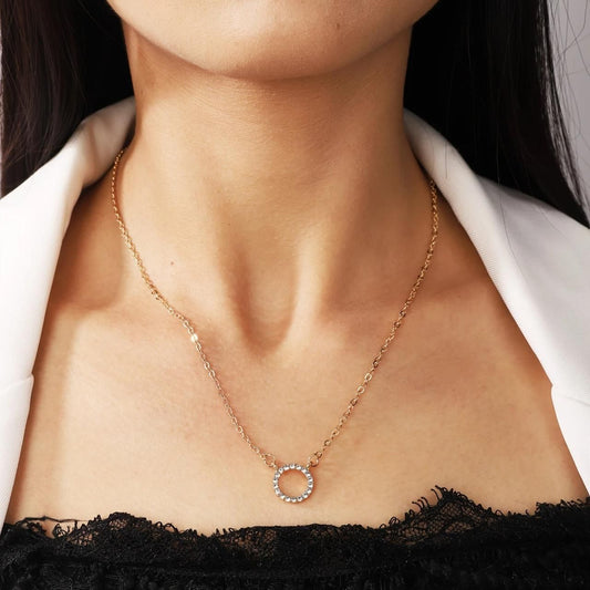 Gold-Plated Stone Pendant – Elegant Chain for Women