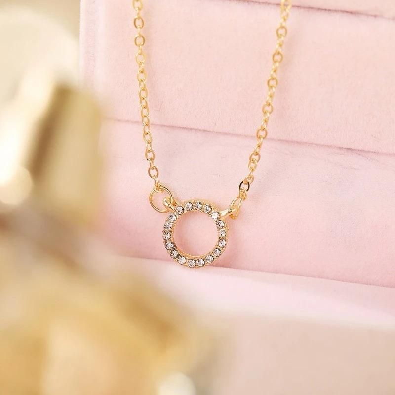 Gold-Plated Stone Pendant – Elegant Chain for Women
