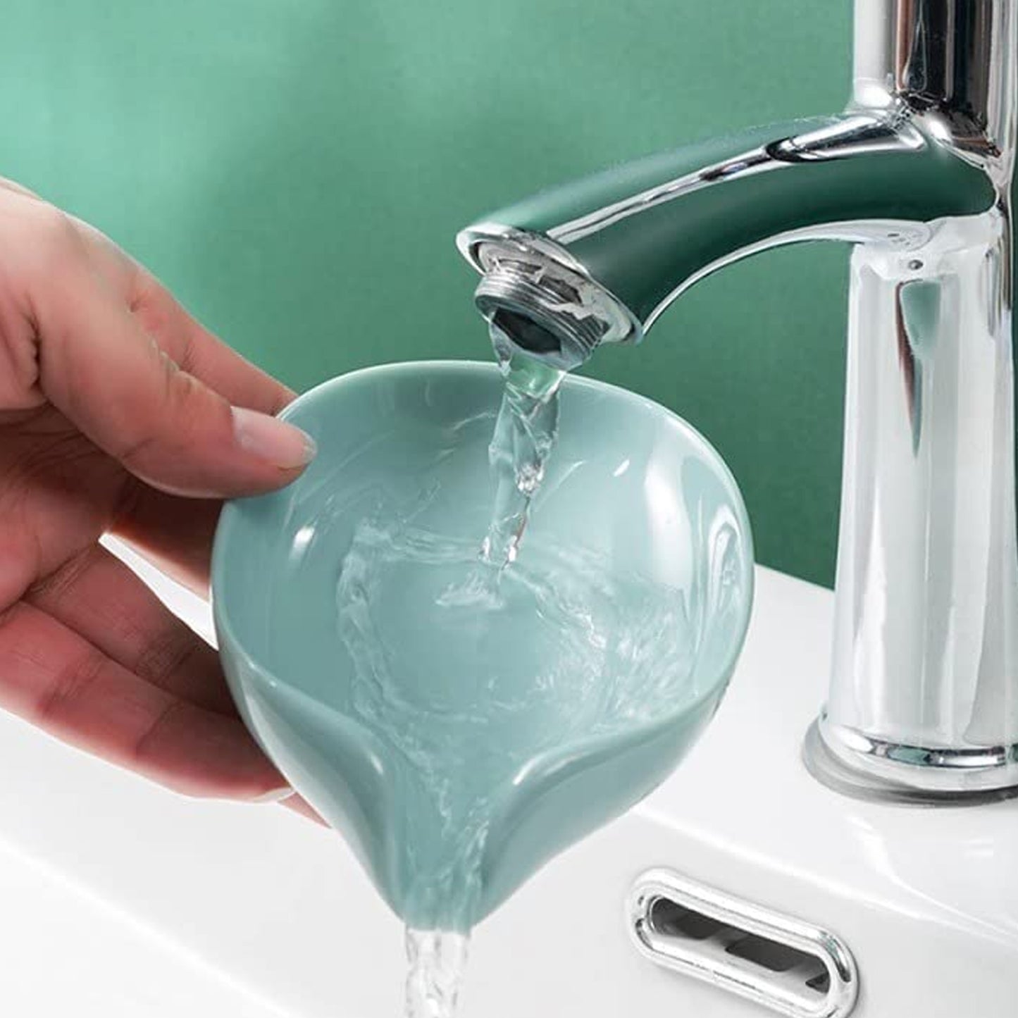 Self-Draining Soap Holder with Suction Cup – For Bathroom, Kitchen, and Wash Basins (1 Pc)