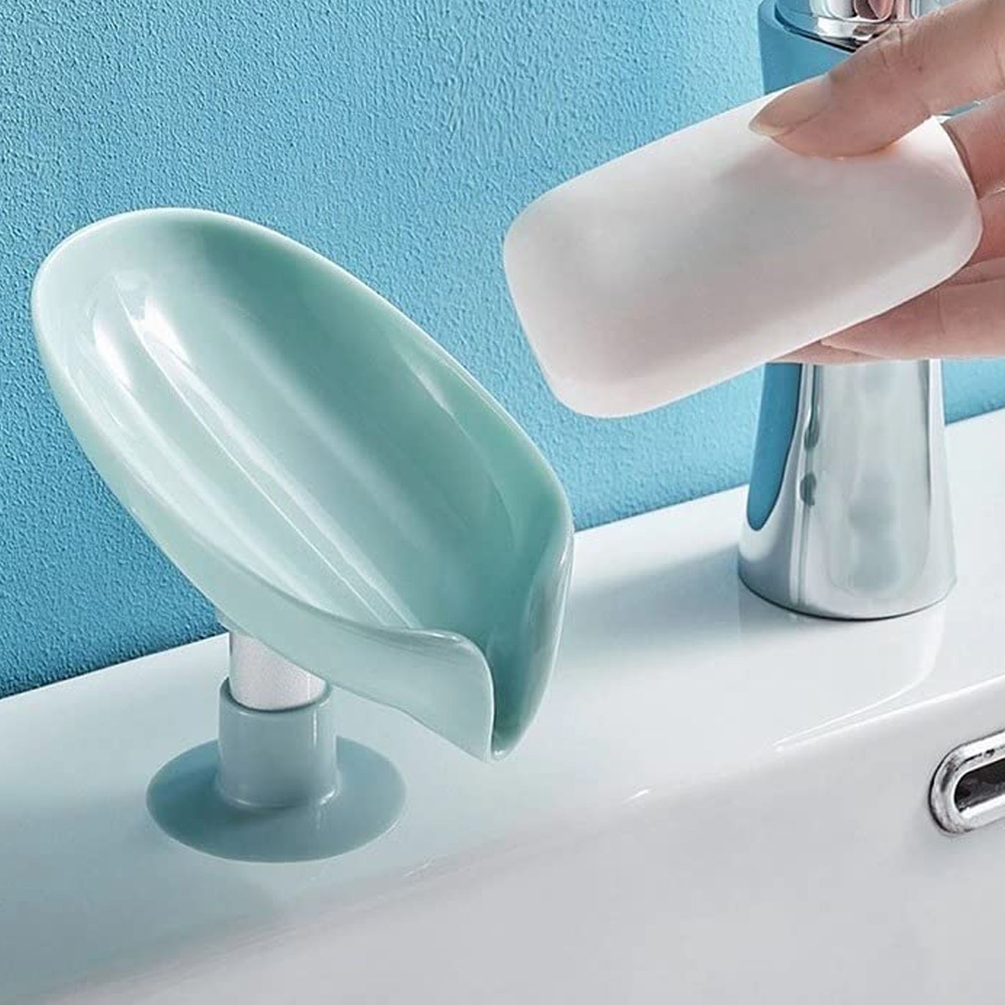 Self-Draining Soap Holder with Suction Cup – For Bathroom, Kitchen, and Wash Basins (1 Pc)